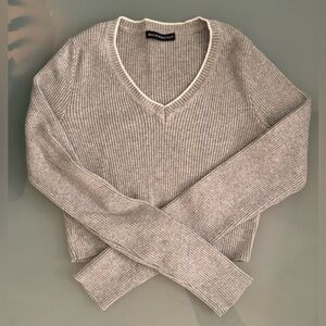 Brandy Melville Crop Sweater V-Neck Grey One size